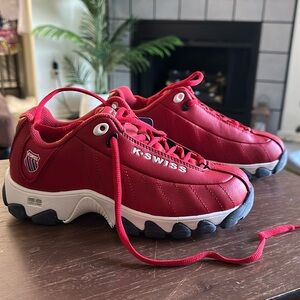 SOLD💕🎄K-SWISS RED/NAVY. SIZE 6. MEMORY FOAM COMFORT